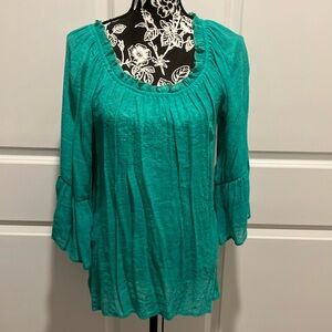 SIZE LARGE GREEN PEASANT STYLE BLOUSE WITH BELL SLEEVES AND SIDE VENTS